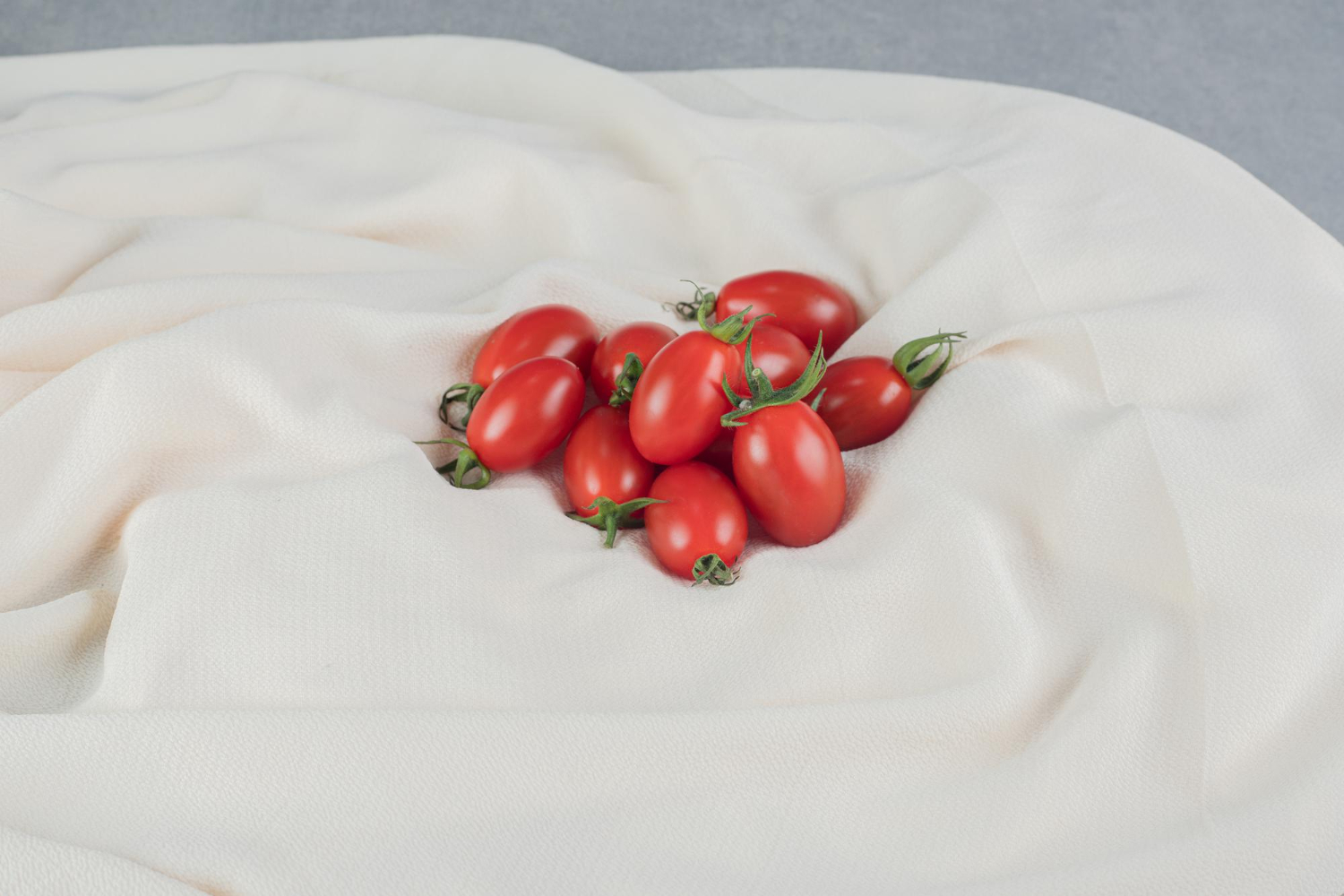 how to remove tomato stains from white clothes